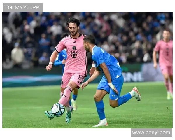 阿特拉斯与帕丘卡激战正酣比分悬念引发球迷热议